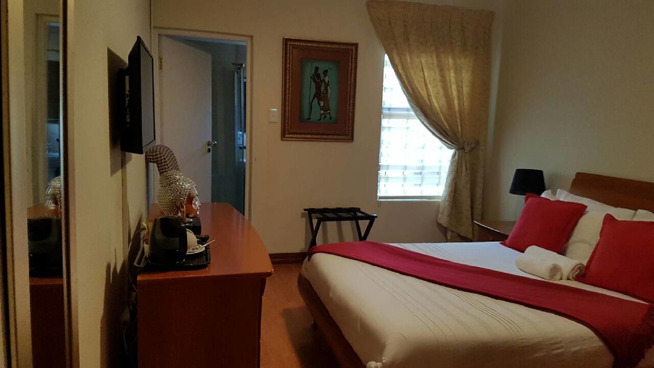 Lily White Guest House Centurion Exteriör bild