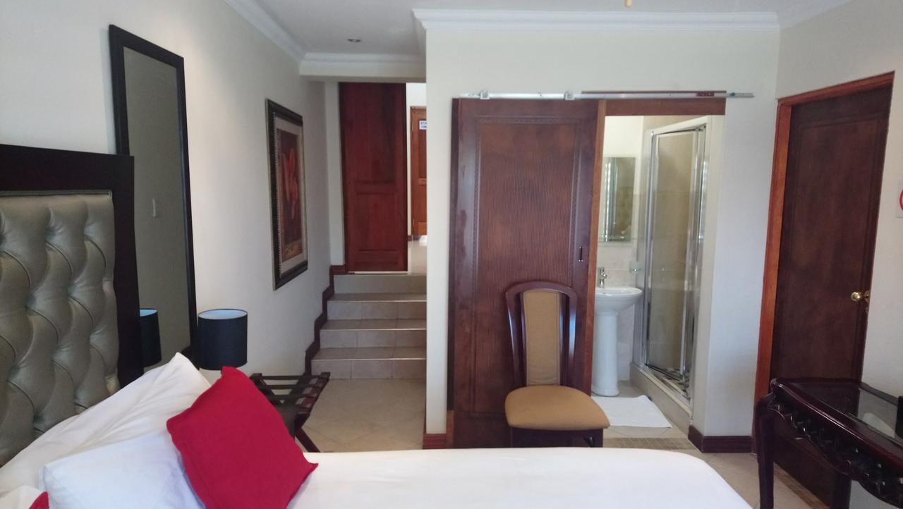 Lily White Guest House Centurion Exteriör bild